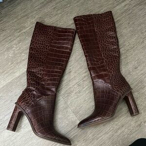 Brand new Vince camuto faux alligator boots size 7 1/2